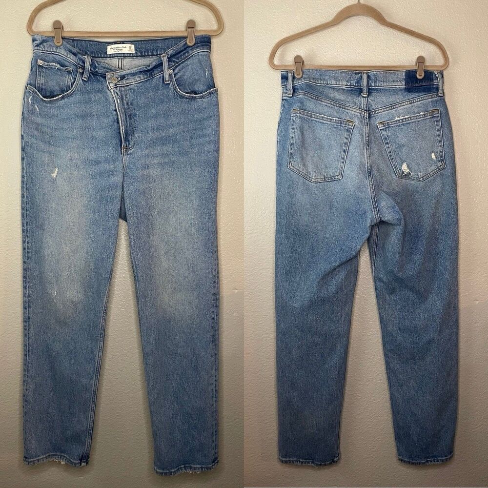 A&F Ultra High Rise 90s Straight Jean Criss Cross Waistband 12S Short 31x28.5